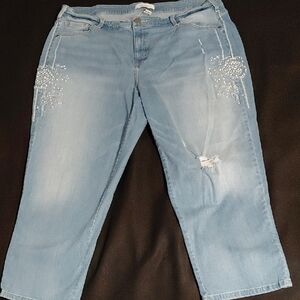 👖♻️ Cropped Jeans with Embroidery